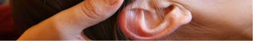 foto van persoon die behandeld wordt met cranioreflexologie